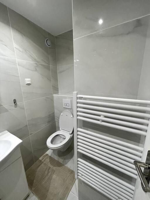 Appartement Cosy Et Moderne Proche De Disneyland Bussy-Saint-Georges Room photo